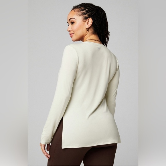 Fabletics Dry-Flex Cream Long-Sleeve Tunic NWT Medium - Picture 2 of 7